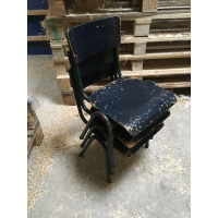 Vintage blauwe schoolstoeltjes